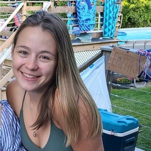 Meet your Posher, Caroline